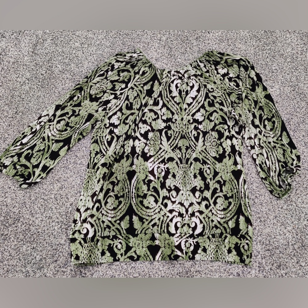 Green/Black/White Cropped Blouse